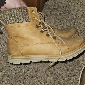 Sonoma Tan Lace Up Boots